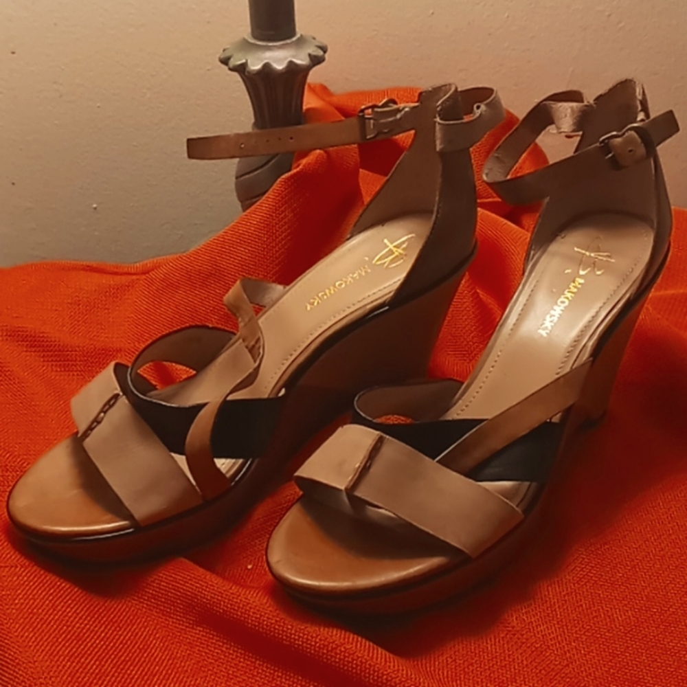 B Makowsky Wedge Sandals
